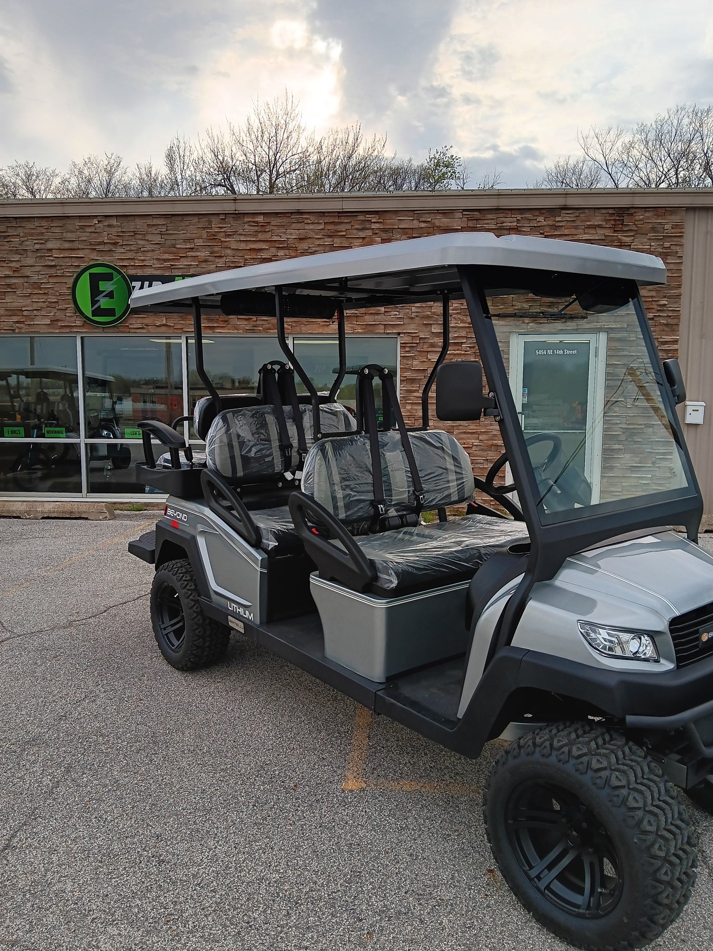 Bintelli | 6-Seater Lifted Electric Golf Cart Grey