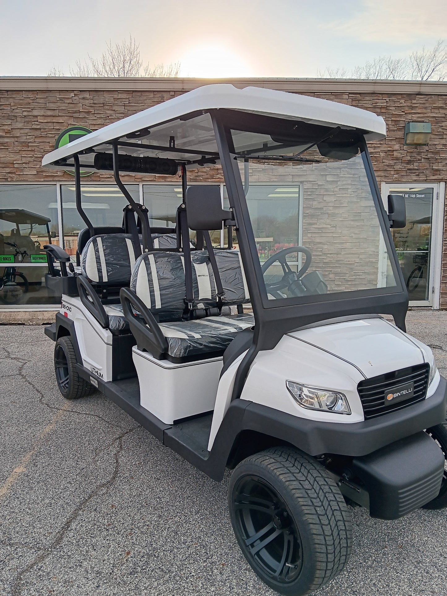 Bintelli | 6-Seater Electric Golf Cart White