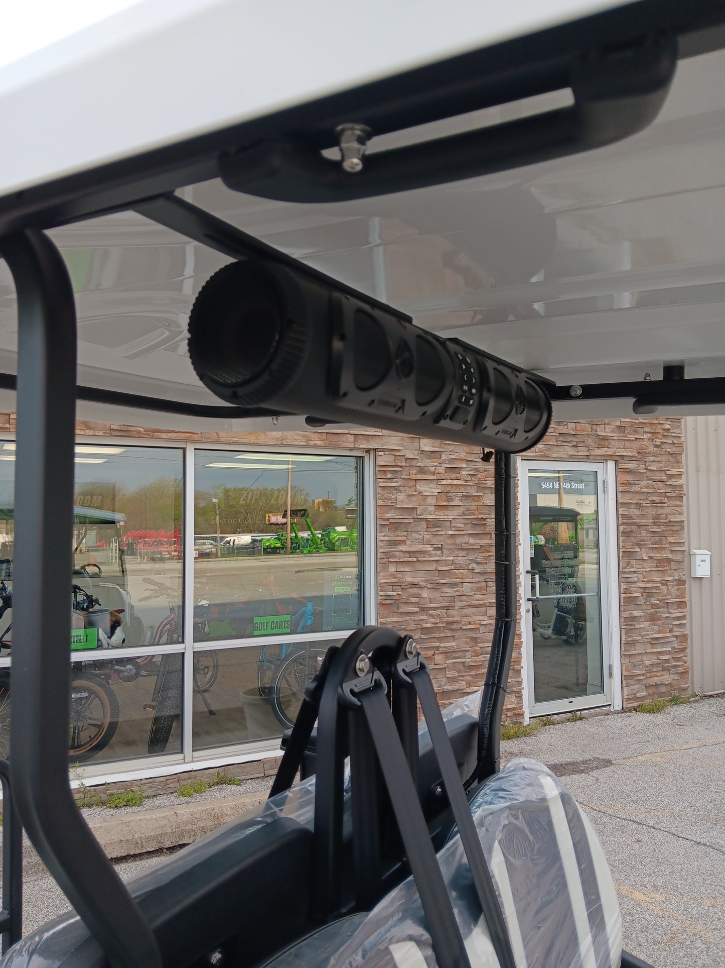 Bintelli | 6-Seater Electric Golf Cart White