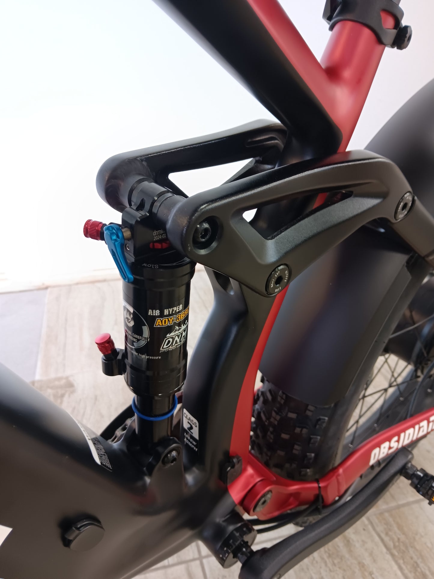 Powerfull Electric Mountain Bike | Mokwheel Obsidian in Black/Red